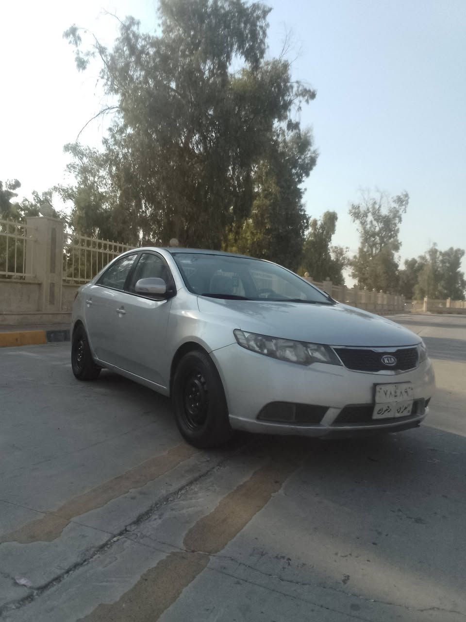 سلام عليكم 
سيراتو 2011 للبيع 
بدون صبغ 
بيها طخه خفيفه بالصندوك 
محرك وكير شرط 
طخم جديد باتري جديد 
تبريد ثلج 
كاربون بانزين 
سيارة بسمي 
سنويه بعد شهرين تسقط 
سياره جاهزه 
السعر 70
***********
