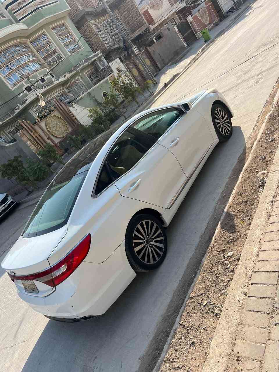 سلام عليكم هونداي ازيره مديل ٢٠١٢ خليجي 
فول موصفات عده البصمه محرك ٢٤٠٠ جديد
بيه ٣ قطع صبغ بدون ضربه شخط
محرك كير تبريد سياره حلوه
رقم اربيل تحويل او وكاله
السعر ٨٠ ورقه 
رقم *********** ديوانية, القادسية
