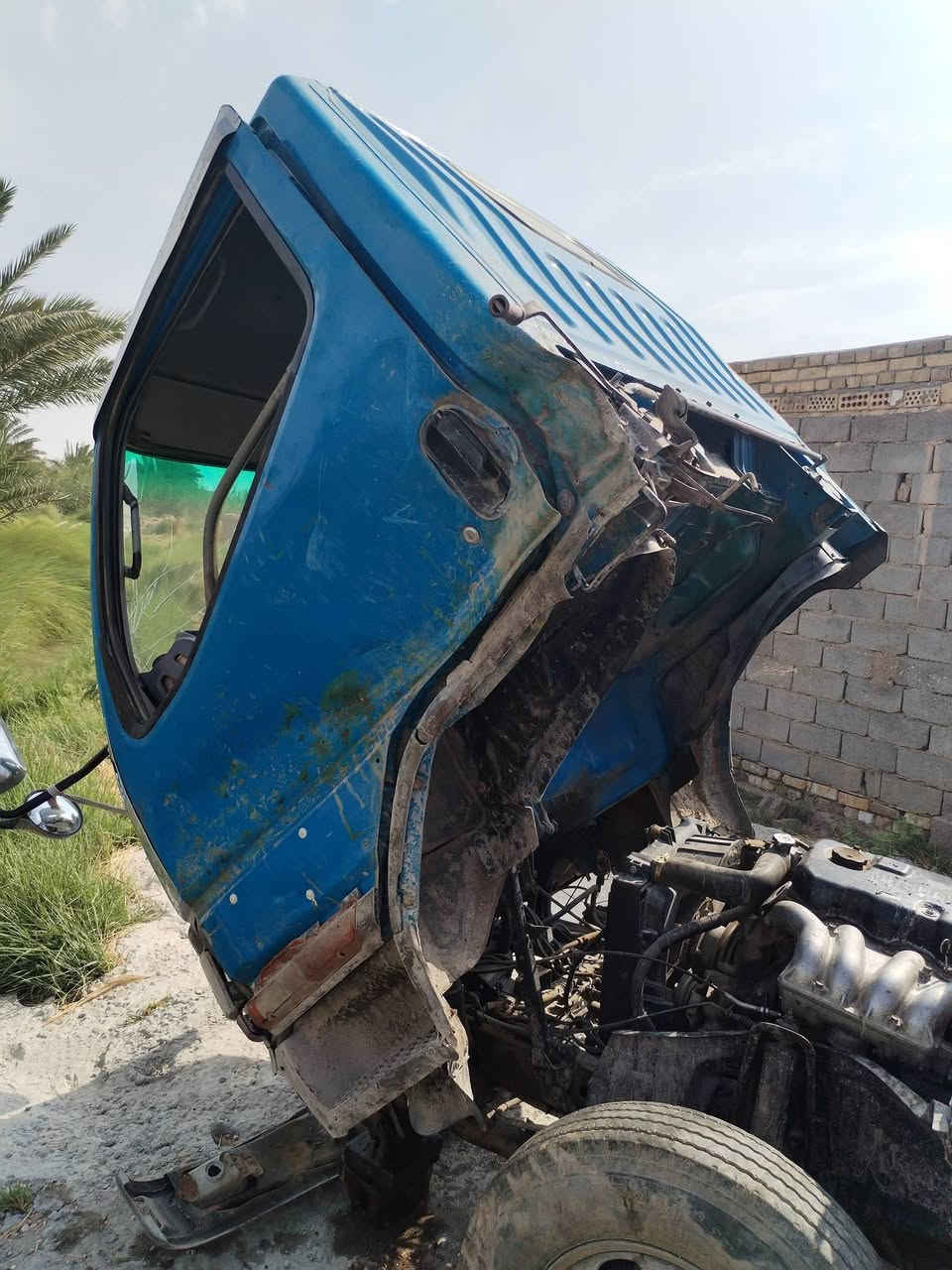 السلام عليكم سياره للبيع كنتر بزون  مسويه حادث المكان الناصريه شطره 
للأستفسار الاتصال على الرقم ***********
