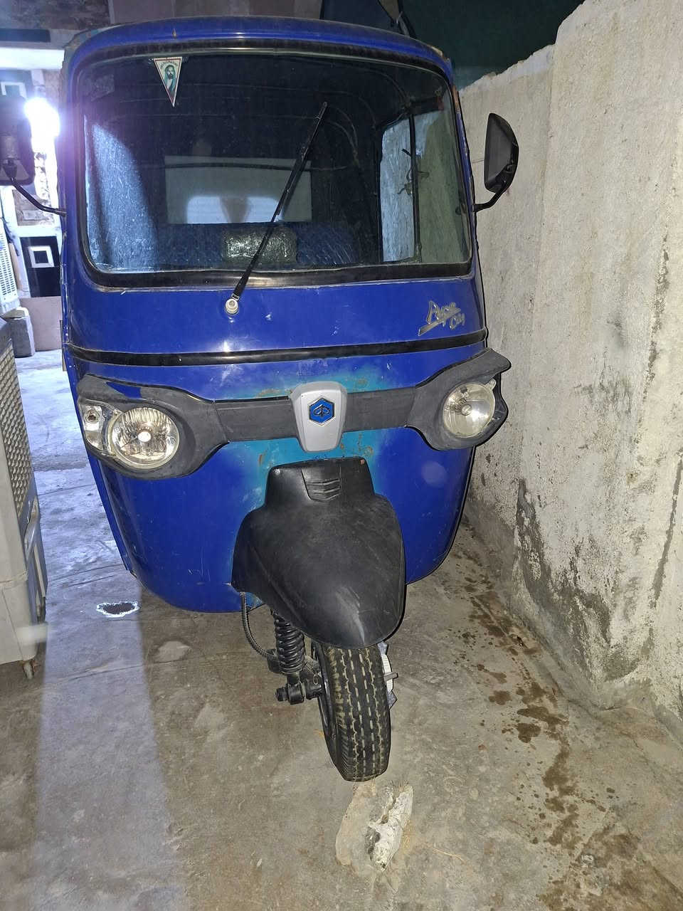 للبيع  مابيه شي بس محرك كايم المحرك بلادي مالته عنوان لدوره بدون ارقام اوراقه موجوده كامله  اللاتصال ***********
