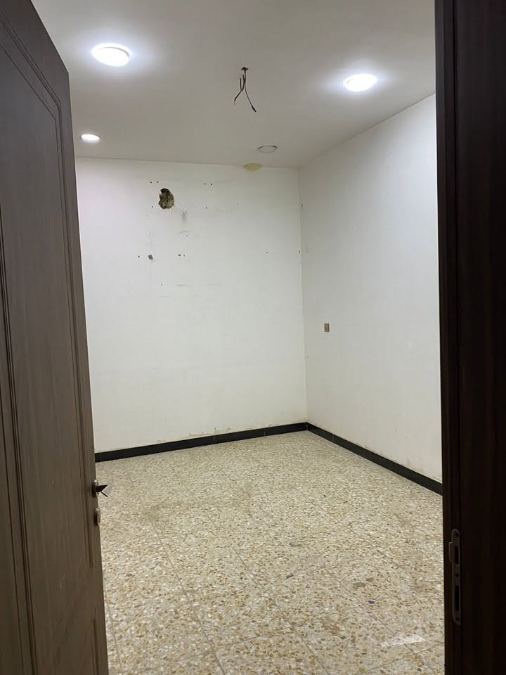 بيت طابقين للايجار في كفاءات السيدية شارع كنانة الطابق الاول مطبخ وصالة وحمام وحديقة والطابق الثاني غرفتين نوم وحمام 
للاستفسار ***********
