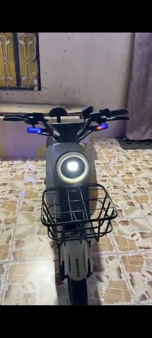 دراجه شحن نضيف الله شاهد وبطارياتهه جدد كلش صار اسبوع من بدلتهن عنوان الاصمعي *********** اي ستفسار سعره 375 وبيهه مجال شراي خابر وشلع اعيوني

نص مكتوب في الصور:
- 51 Vo Wifi 12:15 Yasser 7:19 م أمس،