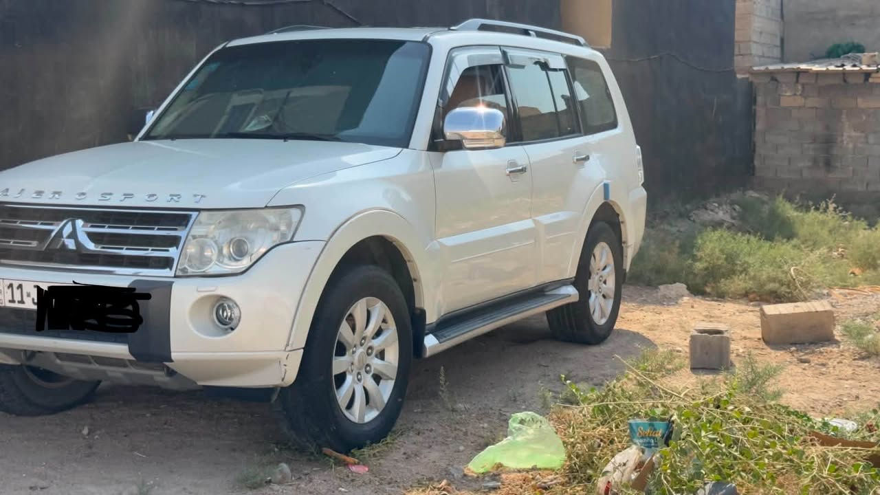 السلام عليكم
للبيع باجيرو حبتور 
معروفه مواصفات الحبتور
خليجي بدون اي ضرر 
مكينه 3.800 بحاله جيده
كير بحاله جيده 
تبريد خير من الله
رقم بغداد مميز 
السياره جاهزه
مكانها بغداد المحموديه
اي استفسار ***********
