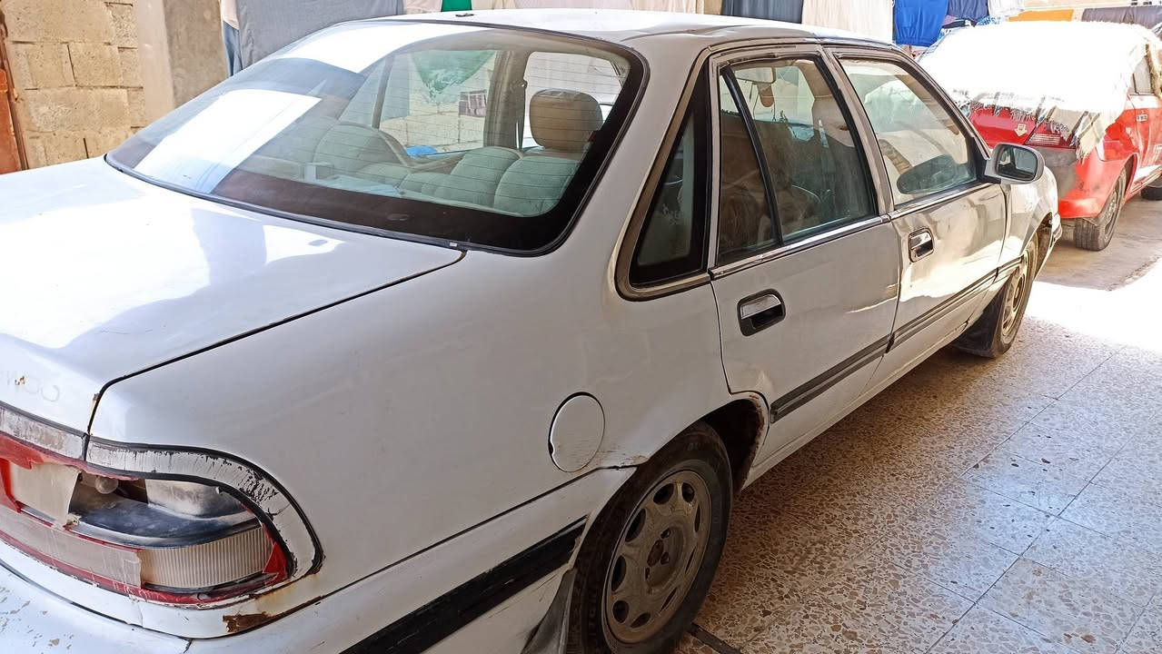 سلام عليكم 
دايو برنس للبيع السياره نضيفه بس يحتاج كماليات رقم بغداد بسمي موديل 95 رايدها ب 35 وبيها مجال بغداد منطقة ابو غريب 
الاستفسار الاتصال على الارقام التالية 
***********
***********
