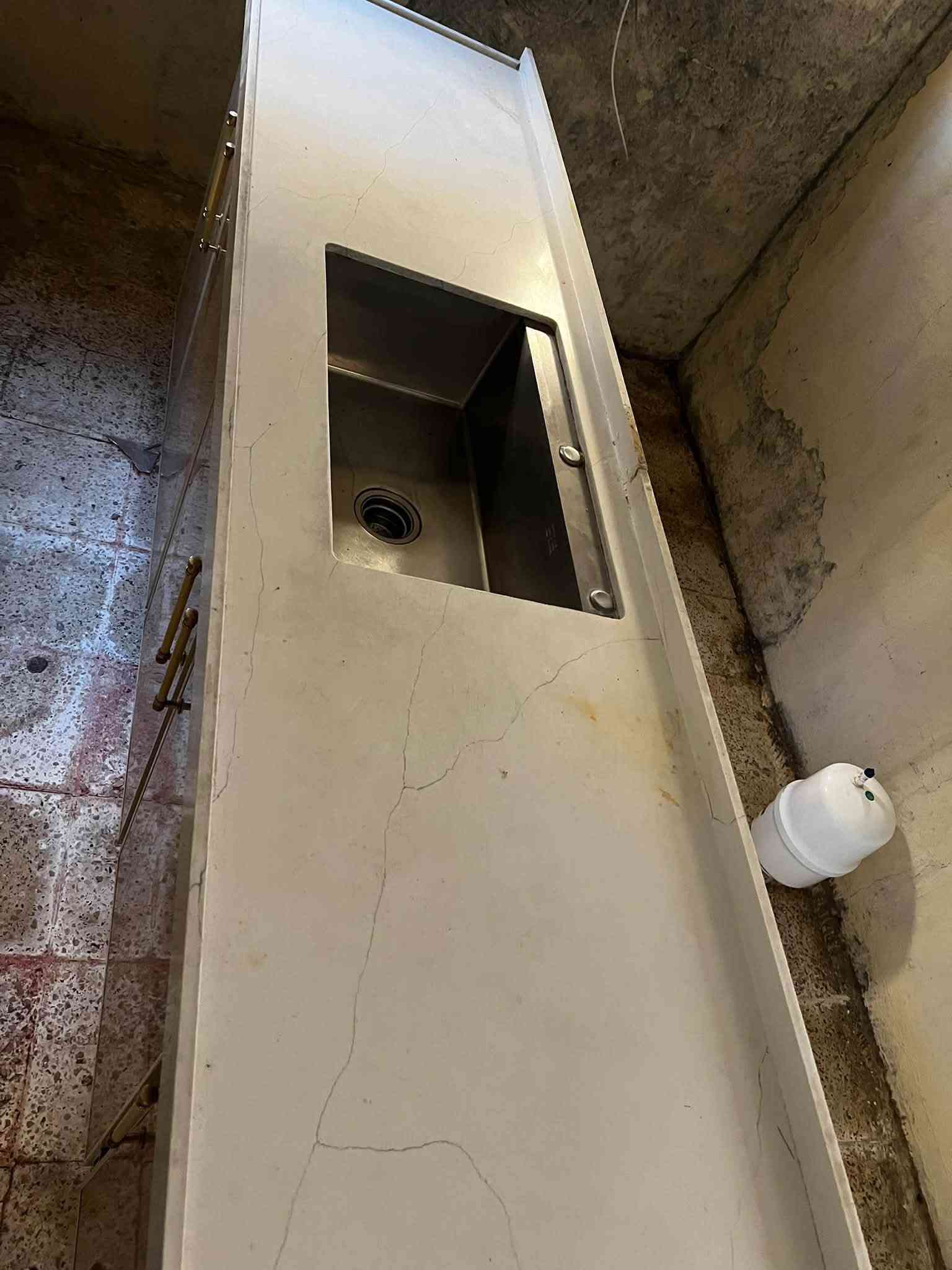 سنگ مطبخي المنيوم تركي ومرمر وحوض كامل ونضيف 
للاستفسار ***********
