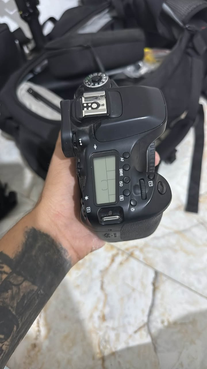 كانون 80D • شتر 15k • كاميرا DSLR
