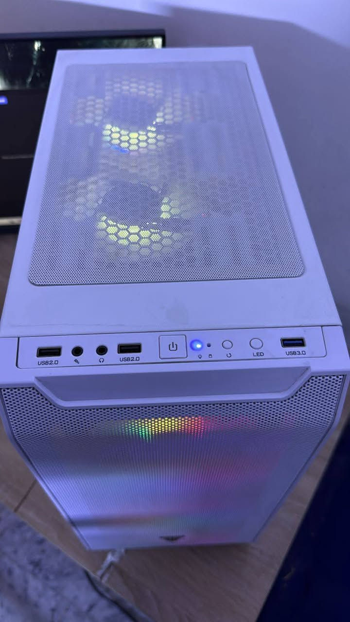 🔥 للبيع كيسGaming فقط بدون ملحقاته قوية - RTX 3050 🔥

💻 المواصفات:
- المعالج: Intel Core i5-10400F - 6 كور 12 مسار
- كرت الشاشة: NVIDIA GeForce RTX 3050
- الرام: 16GB DDR4
- المذربورد: Gigabyte B460M DS3H V2
- التبريد: تبريد مائي DeepCool GAMMAXX L240
- الباور: 650W اصلي
- التخزين: SSD 120GB + HDD 1TB (930GB)
- الكيس: Gaming RGB

🎮 تشغل: GTA 6 / Warzone / Valorant / Fortnite / FC 25 / Cyberpunk على دقة عالية + ميزة DLSS

📍 المكان: كركوك
💰 السعر: 850 الف وبيها مجال
📞 تواصل: ***********

نظافة 100% وما مفتوحة تصليح
---
مكاني كركوك  يوجد توصيل
فقط كيس للبيع حته  كارتونات التجميعه موجوده
