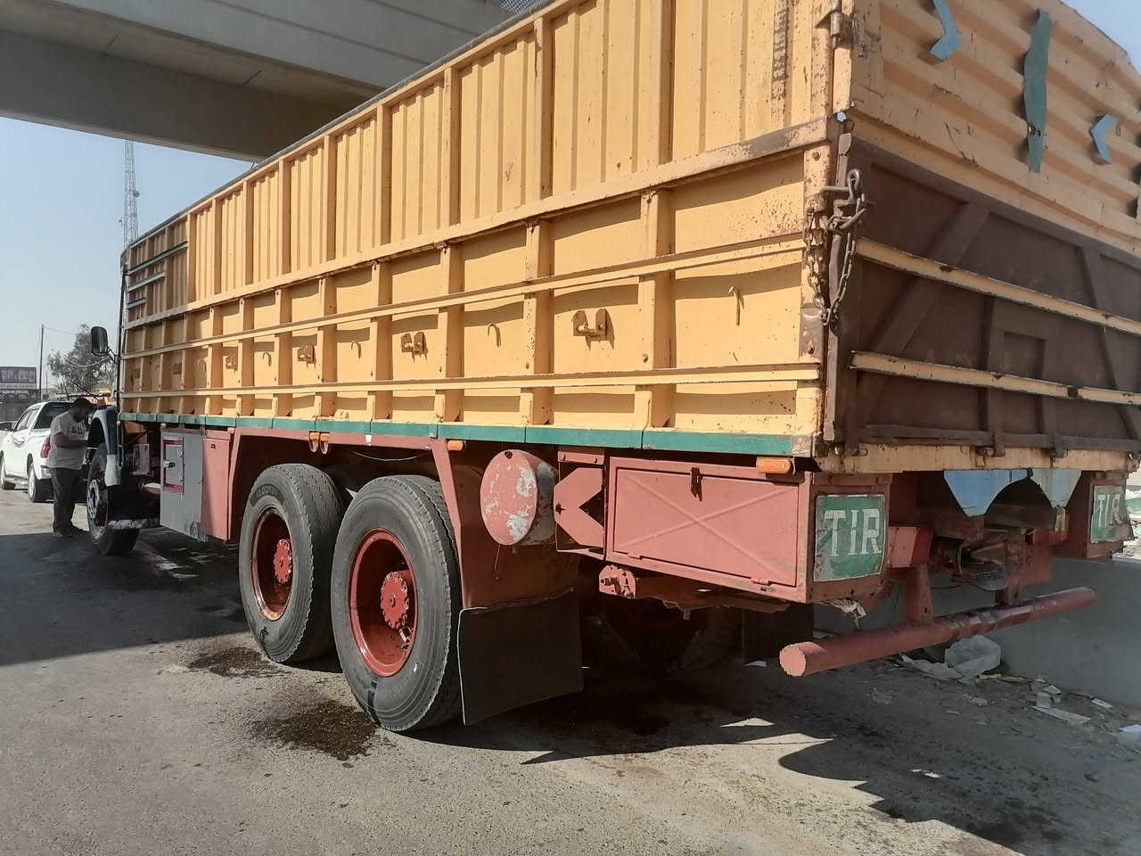 سلام عليكم قجمة البيع مديل ٨٠ كير ٩٠ مكينة بلادية مامفتوحة بدي شاصي حجي رياض شاصي بلادي قطرة  صبغ مابي قمارة مكفولة رقم واسط نكليزي تحويل ثاني يوم سيارة تخم تاير سيارة بل تاجي اتصال ***********
