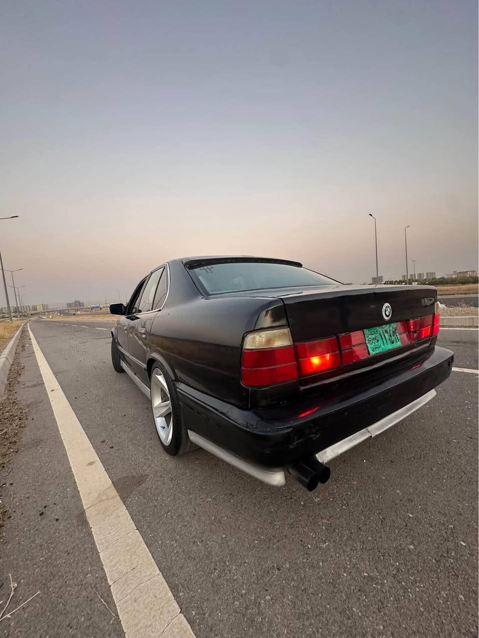 ***********بئيم مؤديل 91 مه كينه 525 گير حاديي گير ZF ئه كسل 3,23.  سه ياره يي زؤر به قؤته. زؤر جوانه بي ليدانه. گيروومه كينه ته قه وره قه به شه رت  سه ياره كه. جاهيزه.  مه سره في چاكي ليكراوه سه نه ويه وه كاله حامه وو واجيهه يي له گه له به شه رتي ئه وه ليات.     سحريي 23 وه ره قه شووين هه ولير 
گؤرينه وه ش ده كه م به شتيك به دلم بيت ***********
تيبني. مه كينه يي له گه ل زه خت دووكه لي هه يه أربيل, العراق
