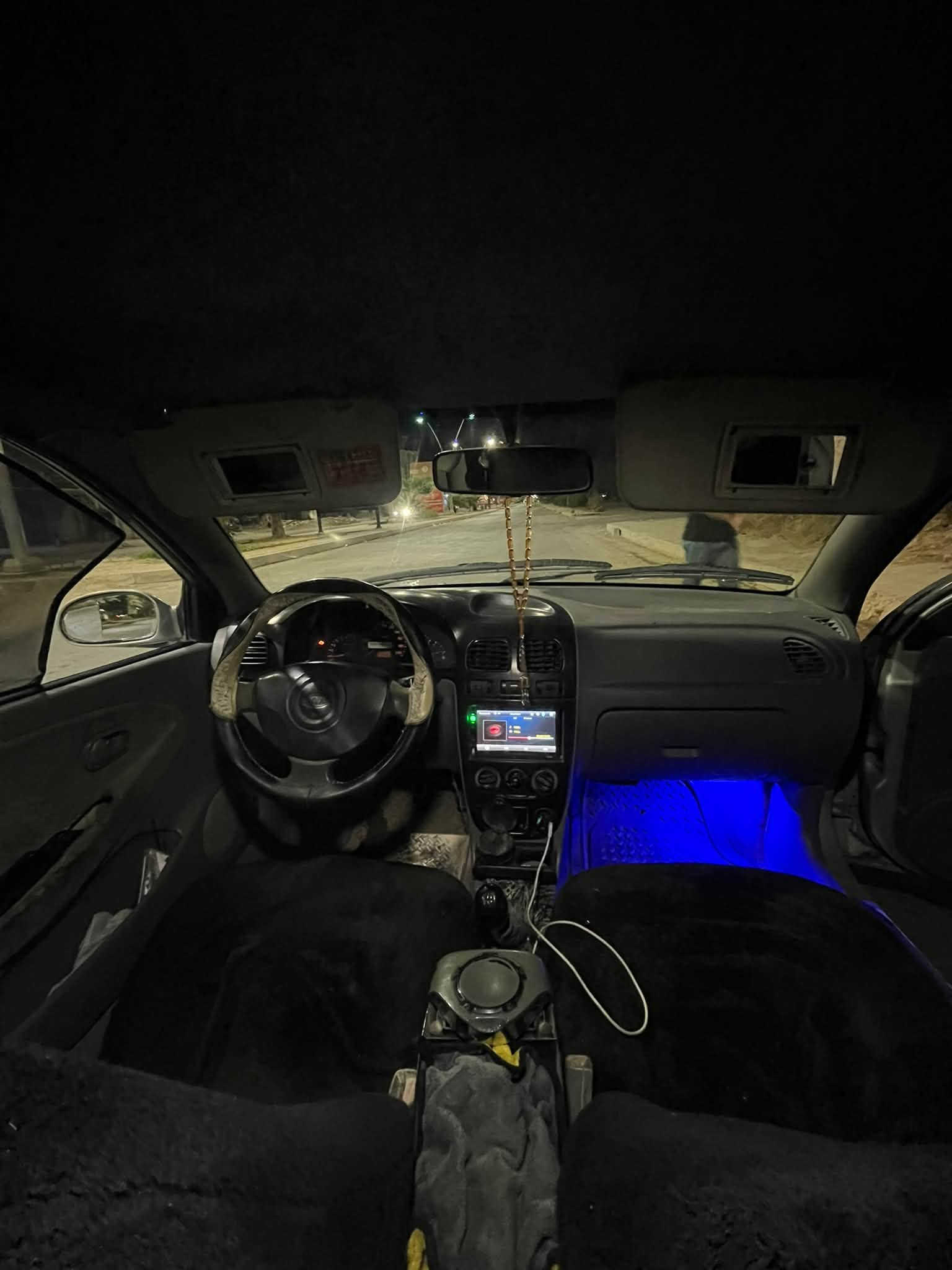 سلام عليكم كيا ريو موديل 2000
كير مكينه شرط  
عليها منضومه زنون 150 w
سستم صوت 
شاشه 
تخم تاير جديد 
السياره يرادلها مشط وبور بريك 
السعر 37 وبيها مجال 
مكاني صلاح الدين سامراء 
للاستفسار 
***********
***********
مامتواجد عل نت
