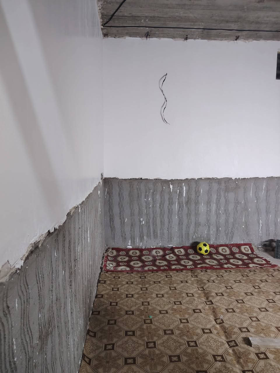 سلام عليكم عدي بيت للبيع بل جماعه السهيليه مساحته ١٠٠ متر مربع وجه ١٠ كونكريت فوك وجوه بناء حديث معروض ٤٥ وبي مجال بي نواقص بصيطه رقم ***********

