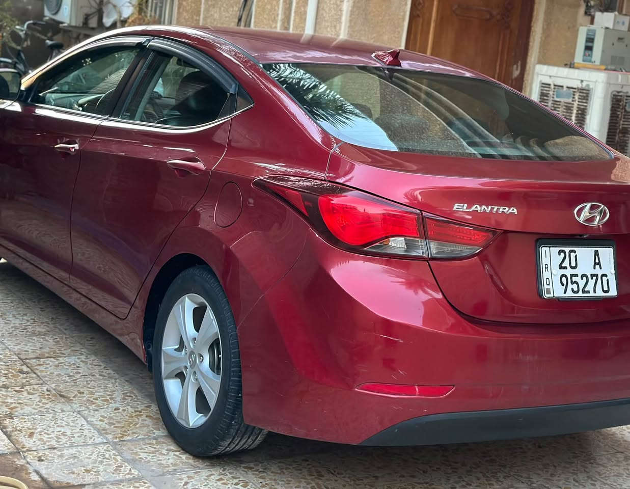 السلام عليكم 
هيونداي النترا للبيع 
اللون احمر ماروني دم الغزال 🚘
موديل 2016 ✅
مكينة 2000 دوش المرغوبه ✅
كير و محرك و صدر بشرط ✅ 
السيارة ماشيه 73 الف فقط ممشى حقيقي ✅
تبريد ثلج ثلج ❄️ ✅
السيارة فول مواصفات ✅
بصمة 🔑 ✅
بصمات أبواب ✅
فتحه ✅
كشنات جلد بلادي من الشركة ✅
تدفئه بالكشنات ✅
تحكم ستيرن جهتين ✅
داخل صاج ✅
كامره خلفيه ✅
مسجل شاشه و بلوتوث ✅
نظام ايكو و مانع انزلاق ✅
السياره رقم ديالى ✅
هزه جديده و رقم انكليزي و السنويه ما ساقطه و تحويل ثاني يوم ✅
السيارة وارد امريكا  و الضرر موضح بالسونار ✅
السياره بيها جراد بالقماره
السعر 95 و بيها مجال 
مكاني ديالى / بعقوبه 
الشراي يتصل على الرقم ***********
اقره المنشور زين قبل لا تتصل
