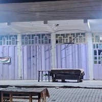 بناية تجارية • ٣ محلات وشقة • الحسينية مسقط