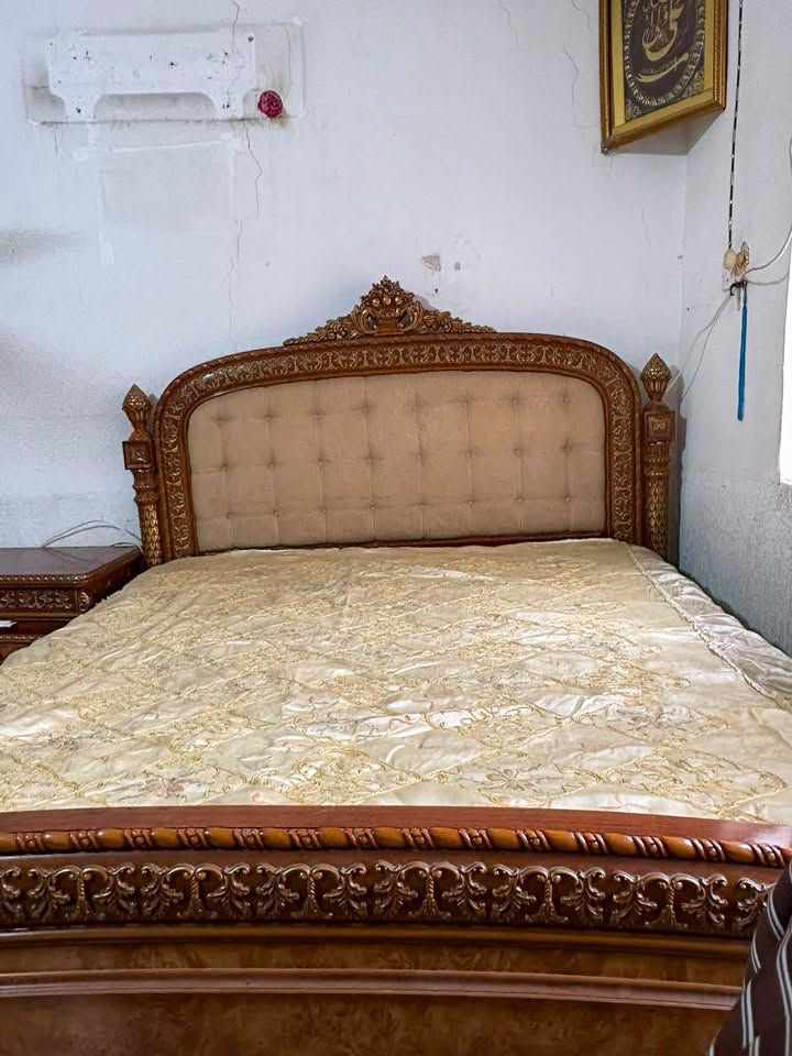 غرفة اخشاب للبيع نظيفه كلش نوع ماليزي السعر خاص او التواصل على الرقم بيه واتساب
***********
