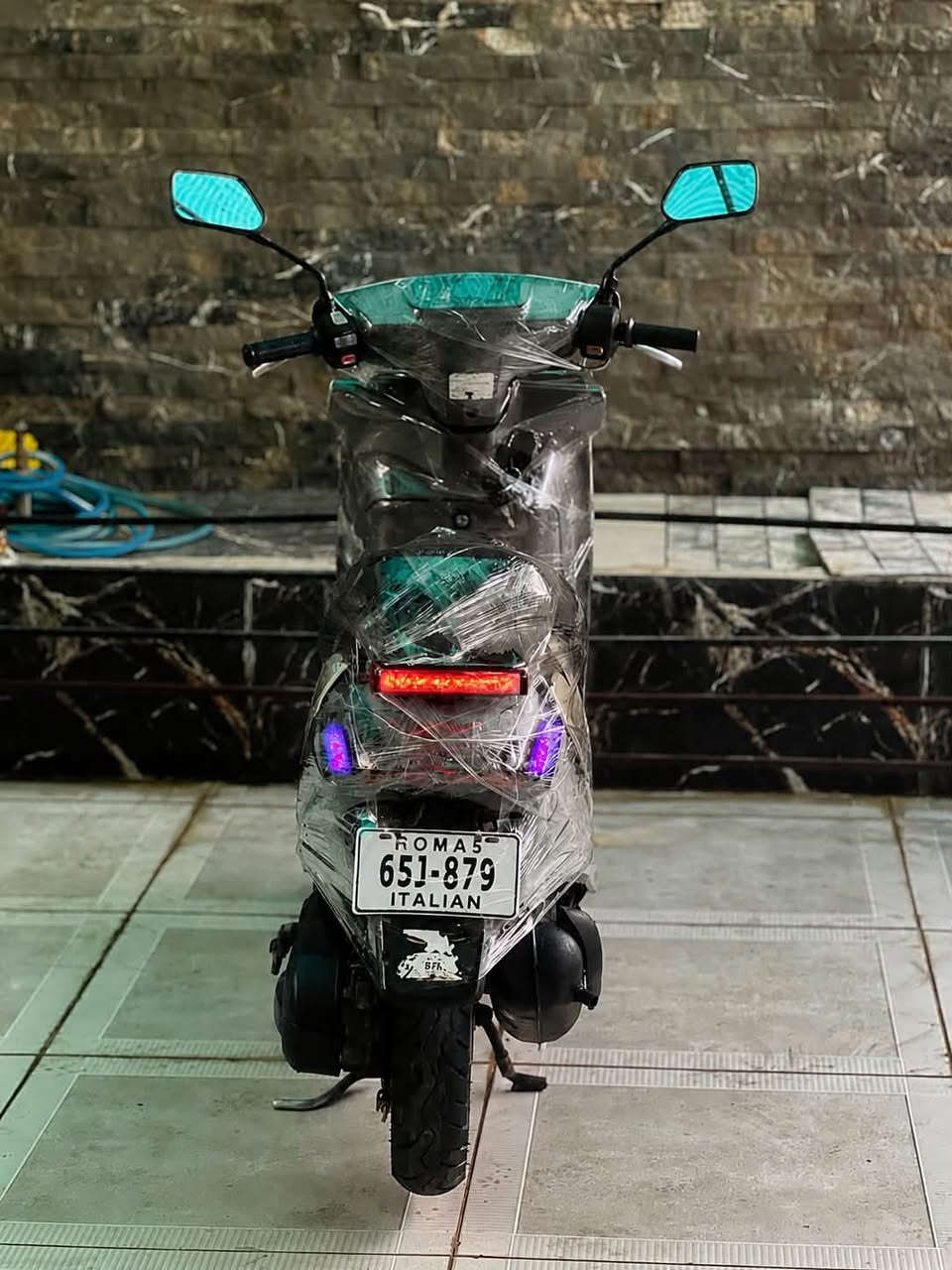 🛵 ياماها (Yamaha) حجم ٦٠ — بدون أي نقص، كلشي بلاد!
يا ولد، دراجة حيل نظيفة وما تصرف، للبيع:

⚙️ المواصفات:

 المحرك: ما ملعوب بيه، كبس بلاد وعلى الشرط.

 الأغراض: الكابريتر، الصنصة، الشوتة، الفيت مبم، والدعاميات كلهن بلاد (لا بيهن فطر ولا كسور).

 الكهربائيات: شغال من الدعامية للدعامية، الدشبول والأجهزة كلهن شغالين.

 الإضاءة: شديله لايت زينون حيل قوي.

 التايرات والبريكات: التايرات جُدد (لوك)، والبريكات كلش مضبوطة.

📝 ملاحظة: الدراجة ما مغيرة بيها أي قطعة، جاهزة للفرة وما بيها أي مشكلة (ما شاء الله).

💰 السعر والتواصل:

 السعر: $380 (

 رقم التليفون: 📞 ***********

 المكان: 📍 كركوك - شورجة (قريب على مطعم حمة ناصر)

✨ المهتم ويحب يشتري، يتصل بينا وتدللون. ✨

🇯🇵🇯🇵🇯🇵🇯🇵🇯🇵🇯🇵🇯🇵🇯🇵🇯🇵🇯🇵🇯🇵🇯🇵

🛵 یاماها (Yamaha) قەبارە ٦٠ — بێ کێشە و بیلادی!

کڕیارانی بەڕێز، ماتۆڕێکی زۆر خاوێن و بێمەسڕەف بۆ فرۆشتن:

⚙️ تایبەتمەندییەکان:

 مەکینە: دەستکاری نەکراوە، کەپسی بیلاد و بە شەرت.

 پارچە بیلادییەکان: کابریتەر، سالۆنسا، شوتە، فیت پەمپ و کفری هەمووی بیلادین (بێ شکاوی و بێ درز).

 کارەبایی: تەواوی گیانی ئیش دەکات، دەشبول و ئامێرەکانی کاران.

 ڕووناکی: لایتی زینۆنی بەهێزی بۆ بەستراوە.

 تایە و بڕێک: تایەکانی لۆکن و بڕێکەکانی زۆر مەزبووتن.

تێبینی: ماتۆڕەکە هیچی نەگۆڕدراوە، ئامادەیە بۆ لێخوڕین و هیچ کێشەیەکی نییە (ماشاءالله).

💰 نرخ و پەیوەندی:

 نرخ: $380 (

 ژمارەی پەیوەندی: 📞 ⁠***********⁠

 شوێن: 📍 کەرکووک - شۆرجە (نزیک چێشتخانەی حەمە ناصر)

✨ هەرکەسێک ویستی پەیوەندیمان پێوە بکات، لە خزمەتدائین. ✨
