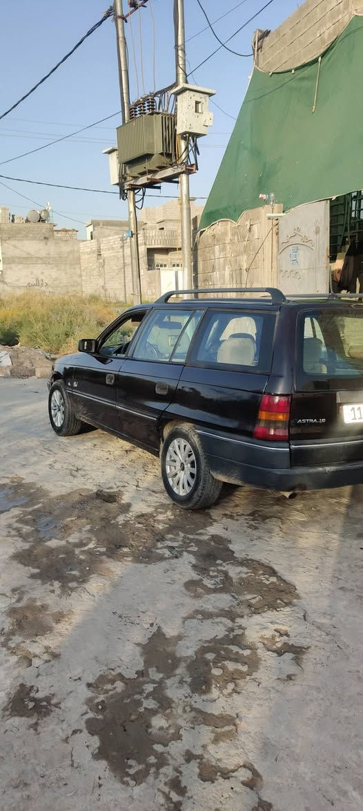 استرا للبيع موديل 93 صبغ  جماليه بلا معجون سياره تحويلها بالموصل بلا هزه العنوان الموصل حجم المحرك 16  ***********
