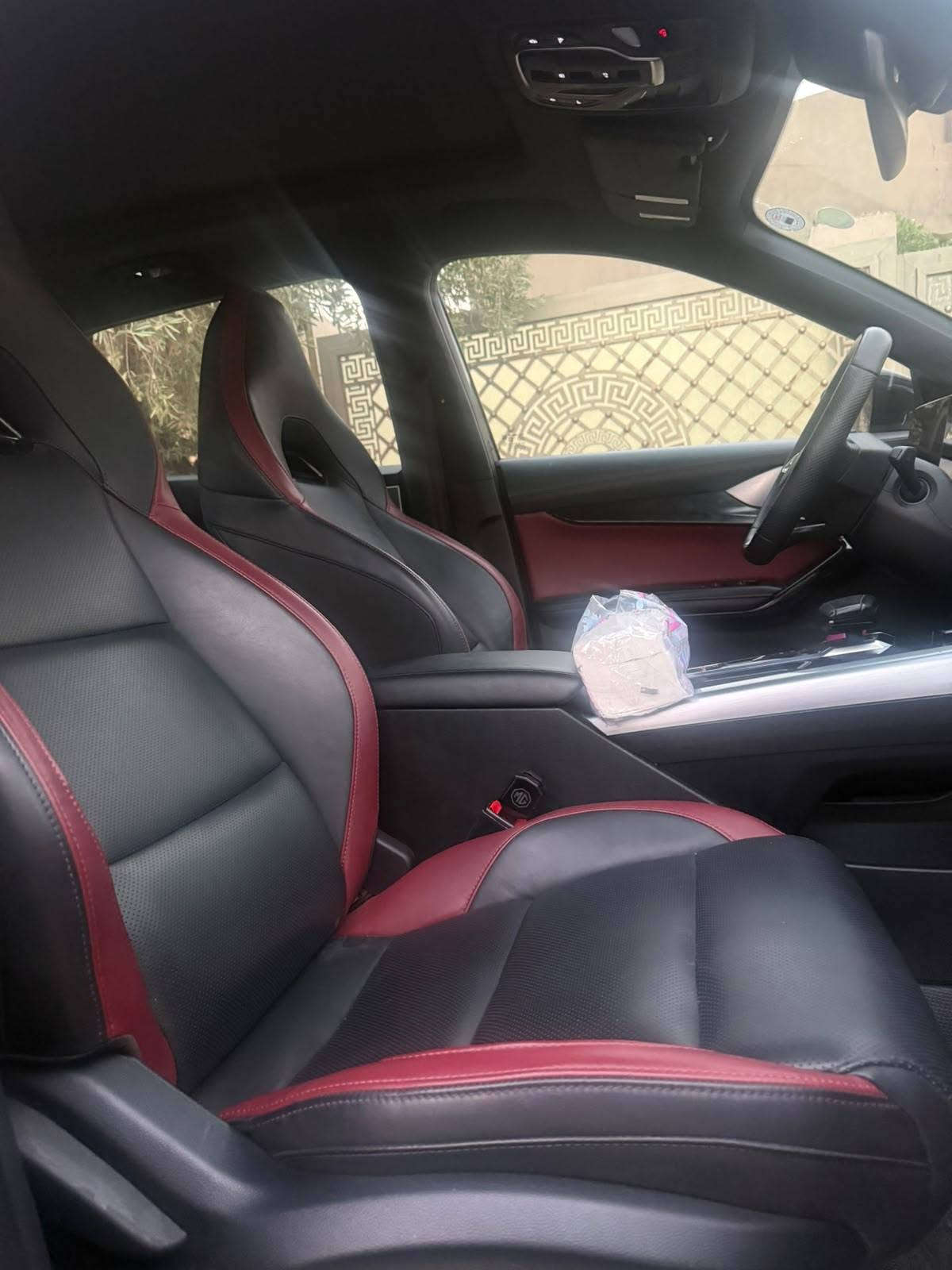 🚘 MG ONE 2024 LUX
لـــون الاســــــود مـــرغــوب

- **المحرك:** 1.5 لتر تيربو، 4 أسطوانات
- **القوة:** 181 حصان
- **العزم:** 285 نيوتن.متر
- **ناقل الحركة:** CVT أوتوماتيك
- **الدفع:** أمامي FWD
- **عدد المقاعد:** 5
- **سعة خزان الوقود:** 55 لتر
- **الجنوط:** 19 إنش
- **فتحة سقف:** بانورامــا كهربائية
- **الكاميرات:** 360 درجة
- **المقاعد:**sporty جلد لون الاسود +الاحمر +كـشن كهربائي
- **الشاشة:** شاشة رقمية + شاشة معلومات وترفيه
- **Apple CarPlay / Android Auto**
- **شاحن لاسلكي**
- **تشغيل عن بُعد**
- **دخول وتشغيل ذكي**
- **فرامل يد إلكترونية**
- **حساسات ركن خلفية**
- **مثبت سرعة متكيف (ACC)**
- **مراقبة النقطة العمياء**
- **تحذير الاصطدام الأمامي**
- **مساعد الحفاظ على المسار**
- **6 وسائد هوائية**
- **نظام ثبات إلكتروني ABS / EBD / TCS**
- **مصابيح LED أمامية وخلفية**
- **إضاءة داخلية محيطية**
***مـــاشـــیه 40km
 ــ. کــــــلین تــایتل بـــدون صبــغ بــدون بـــارد ورصــعات
شــــرط تـــحویل وغرامات 
مــــــــــــكان ســـیاره /كـــــركوك 
ســـــعره /155بــــیه مــــجال قلیل
*********** watsapp
*********** كركوك, العراق

