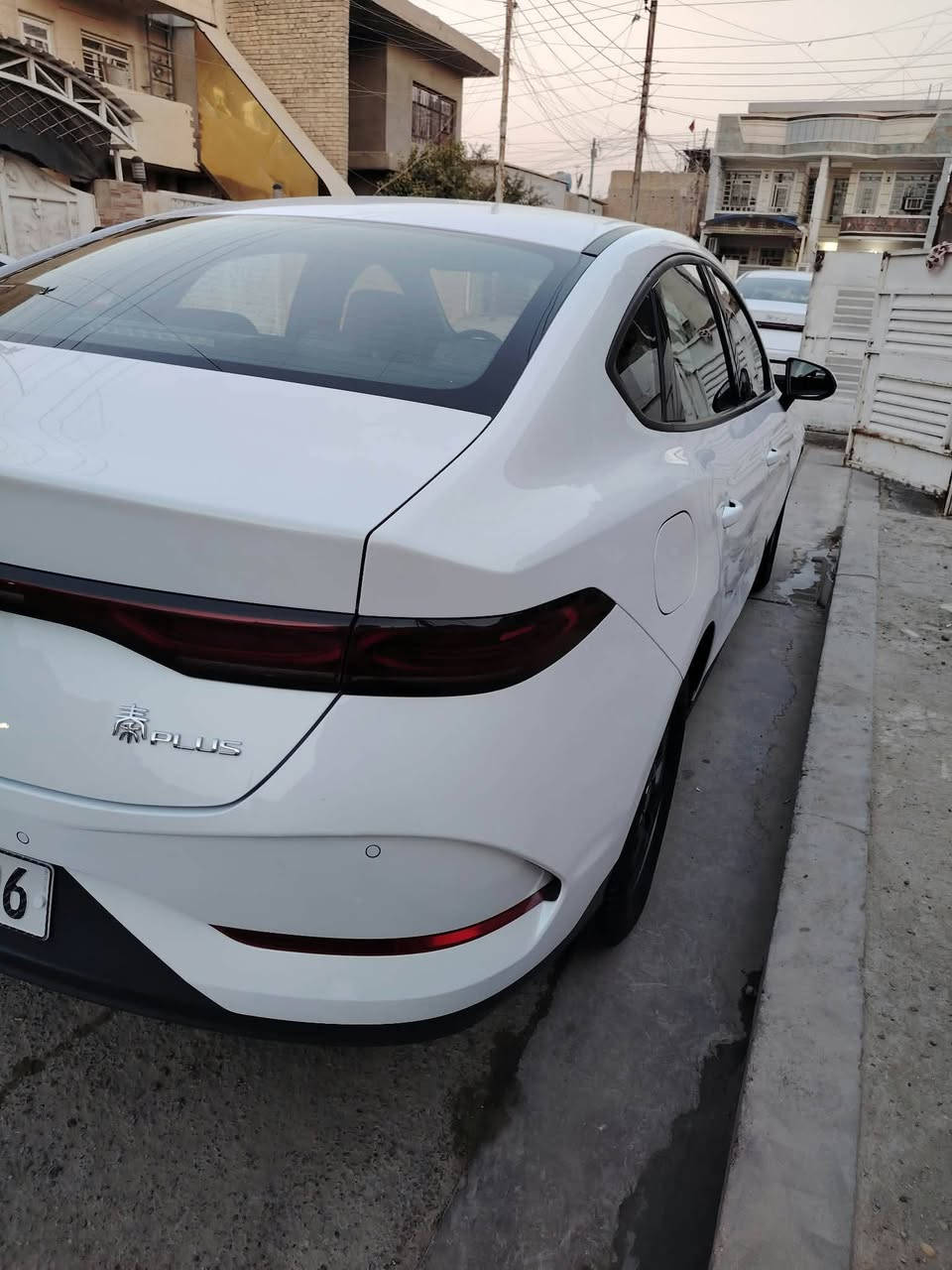 سلام عليكم للبيع كن بلاص بيه بنيد صبغ وجاملغات بارد قليل بدون دواخل بدون ايرباك والدعامية بلادية حادث سطحي بس من فوك ماشية 32 الف الكلي السعر 18.400 وبيه مجال حك جيتك تحويل مباشر شرط العقد المروري مكاني بغداد الدورة او حي الجامعة ***********
