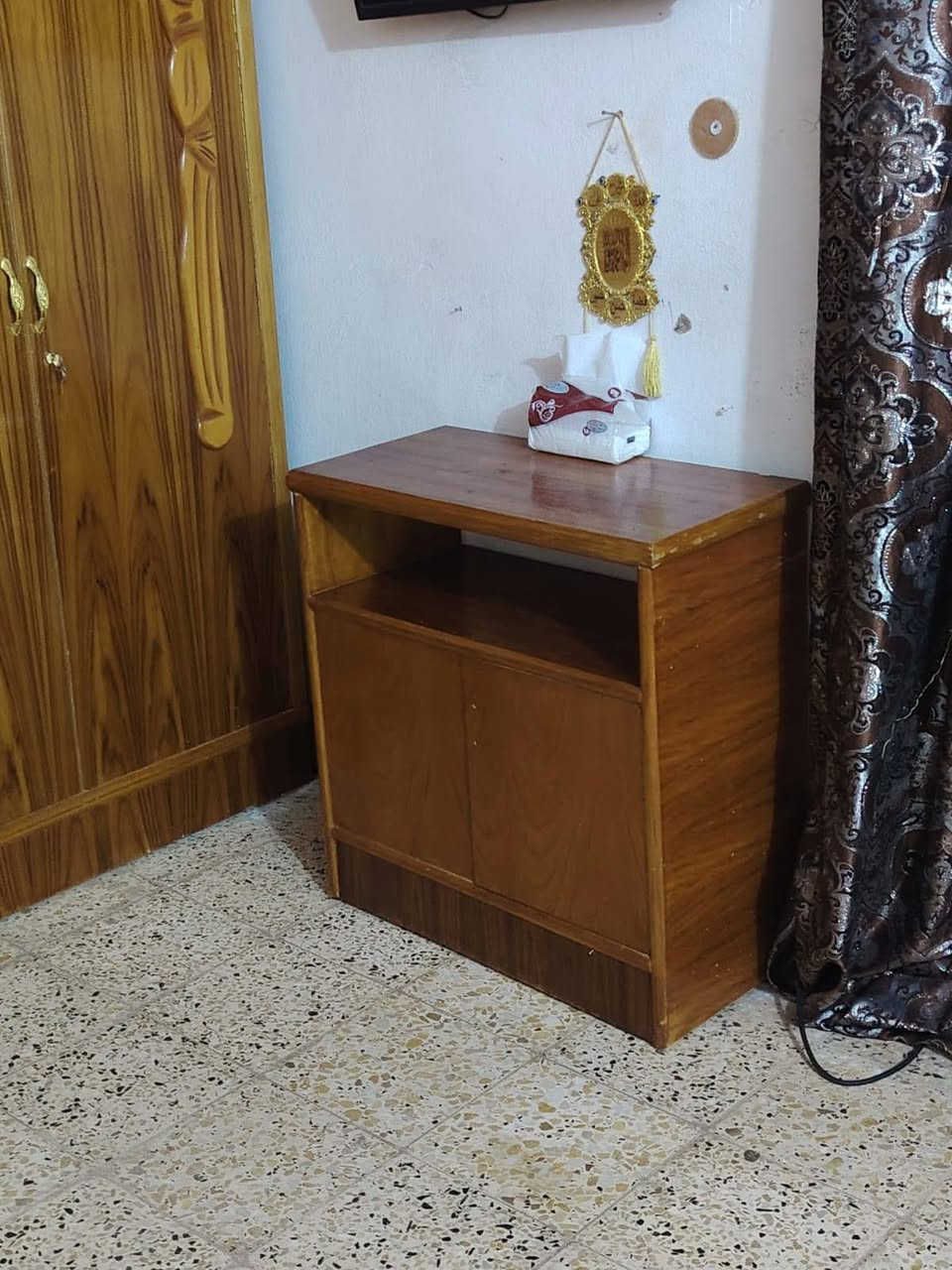 السلام عليكم غرفه صاج مع بوفيه للبيع جديدات ماصارلي سنه من اخذتهن فقط الجربايه شويه طاكه الفيبره من فوك يعني مابيها شي كلها جديده الغرفه للاستفسار الاتصال *********** خاص ممتواجد مكاني زويريجات

