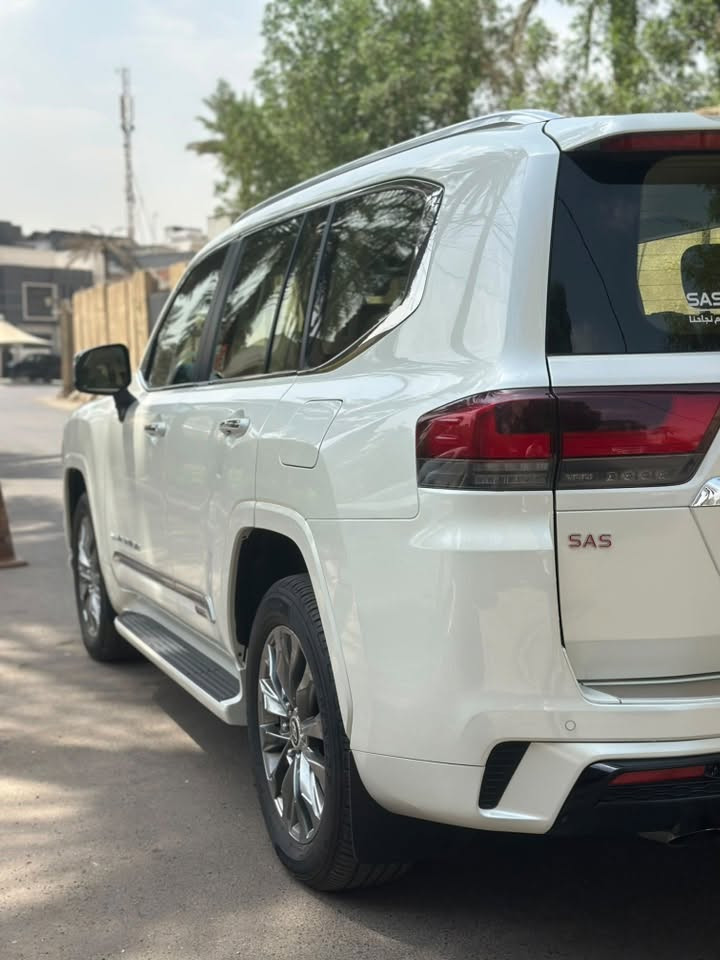 لاندكروز موديل 2023 VX ساز لمتيد اصلي كفاله عامه اللون ابيض رقم اربيل الجديد - محرك 4000 تنفس طبيعي 
السياره فول مواصفات كفاله عامه من كلشي ومعروفه مواصفات ال VX  اربع كامرات محيطيه 
 السياره ماشيه / 9500
للاستفسار  اتصال  ***********
مكان السياره بغداد
