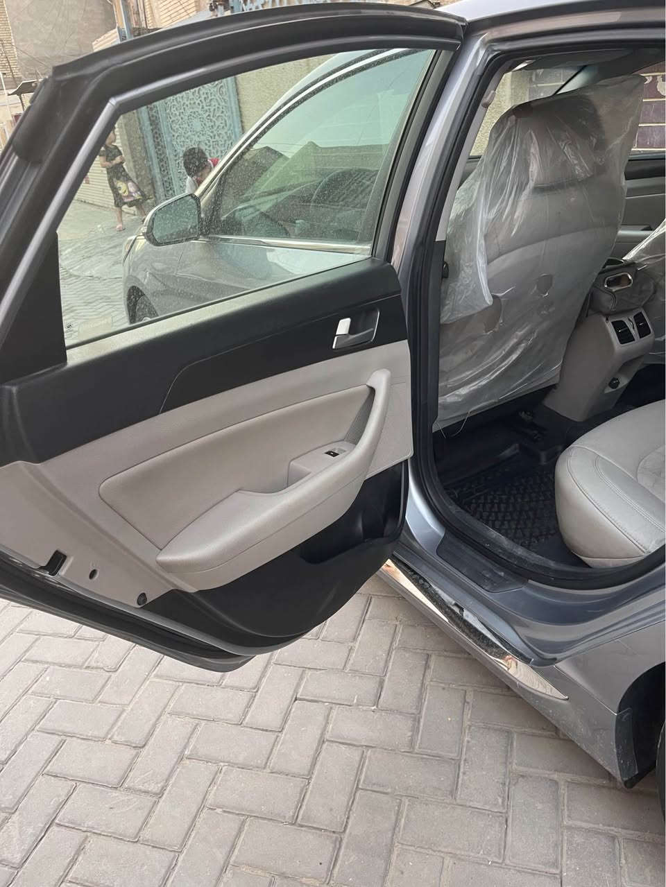 السلام عليكم 
للبيع فقط 
سوناتا 16 سبورت امريكي 2400 gdi حادثهة جنطة ودعامية خلفية موضحة بالصور ماشية 94 الف حقيقي رقم بغداد 
الموصفات 
بصمة ونظام ترحيب عند الاقتراب 
رادارات خلفية 
فتحة 
اشاير بالمري 
تحكم ستيرن كروس سرعة 
3 انظمة (سبورت - ايكو - عادي) 
تبريد قطعتين خلفي امامي 
كشنات جلد ومخمل تدفئة بالكشنات الامامية 
 كامرة دوارة
المحرك لوك ممفتوح ابدا غير للادامة هاي الي يسون عليهة دعاية 
السيارة بيهة شخوط بالبنيد فقط سيارة كاملة قبل ايام مسويلهة حمام وبولش تشغل وتطلع وين ميعجبك 
السعر 123 وبيهة مجال وخادم 
الي تخدمه السيارة خادم اله والي متخدمه على راسي 
مكان السيارة بغداد / الغدير / شارع التوت 
للاستفسار *********** بغداد, العراق
