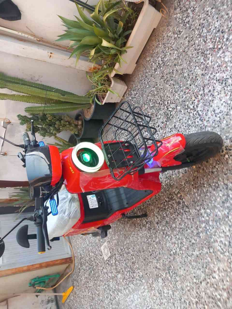 دراجه ار٩ للبيع 2026صار شهر من جبته كلشي شغال اشاير يمنه يسره دبل اشاره لايت عالي ناصي بلوتوث شغال سعر الدراجه 550وبيها مجال بغداد الزعفرانيه الاستفسار عله الرقم. ***********
