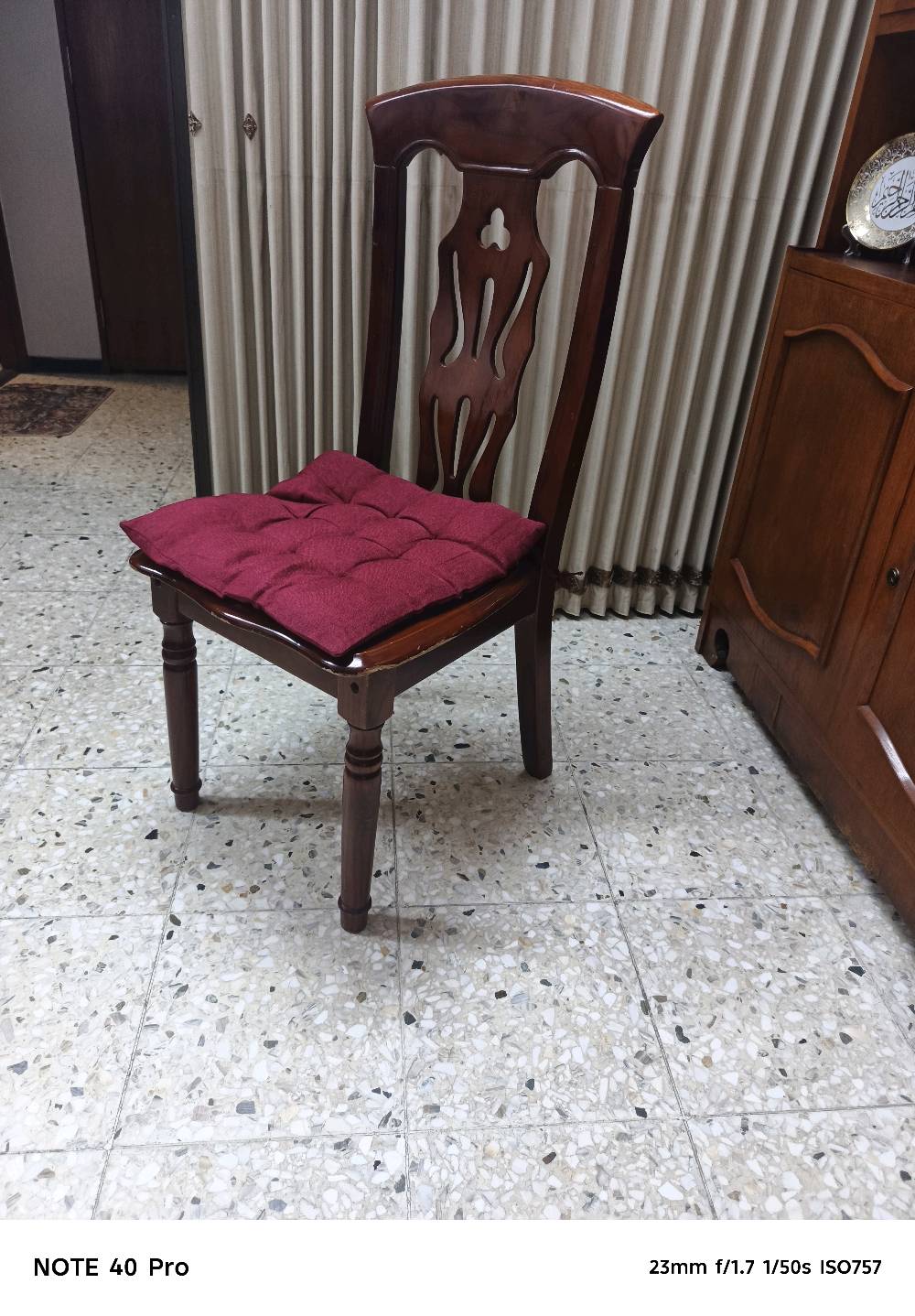 ميز طعام ستة كراسي