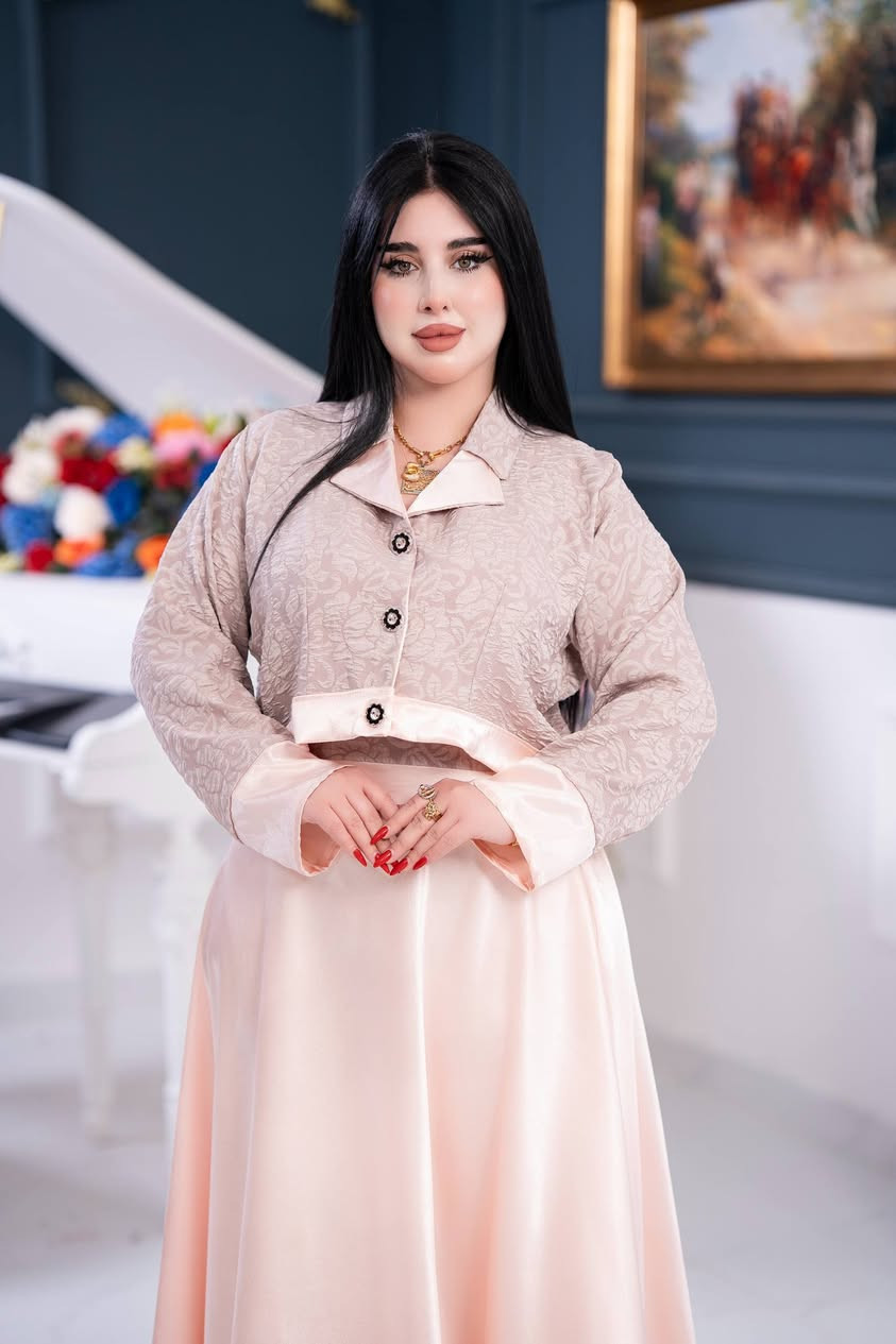 للحجز ***********
طقم قطعتين

تنورة + سترة خامة ستارة مع ستن لامع  شرط الفحص 

   L. XL. 2XL.

الدرزن 210 الف توصيل 5
