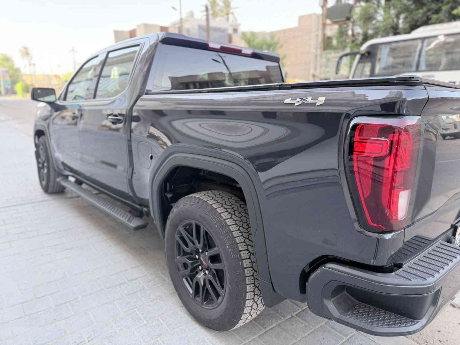 السلام عليكم
جمسي سيرا 2025 للبيع مكينه ٨ سلندر ٥٣٠٠
سياره جديده ماشيه اقل الفين ميل باسمي مواصفات الفيشن معروفه مواصفاتها وصور الضرر مرفقه بالمنشور للاستفسار الاتصال على الرقم ***********
