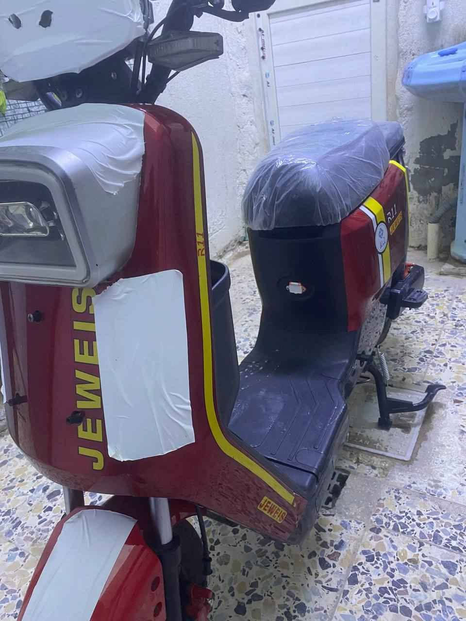 السلام عليكم 
دراجة شحن R11 مديل 2025 بطاريات جدد ملف 2000w كهربائيات شغاله شاحنة جديده تايرات جدد دراجة نظيف السعر 400 الف وبيها مجال تلفون *********** مكاني صبخة العرب البصرة, العراق
