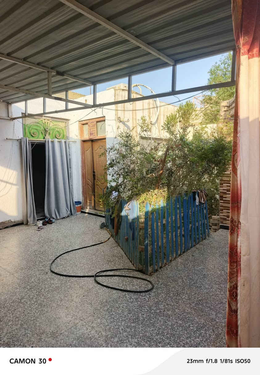 بيت للبيع
الناصرية مدينة الصدر
شارع السوك
المساحة ٢٠٠ متر
طابو ملك
طابقين الطابق الأول:غرفتين ومطبخ وصالة وكلدور واستقبال وصحيات وحديقة وطارمة 
الطابق الثاني :غرفتين ومطبخ وكلدور 
للأستفسار :***********

نص مكتوب في الصور:
- CAMON 30  23mm f/1.8 1/923s ISO50
- CAMON 30 23mm f/1.8 1/81s ISO50
- CAMON 30 23mm f/1.8 1/113s ISO50
- CAMON 30
- 23mm f/1.8 1/861s ISO53
- CAMON 30 23mm f/1.8 1/60s ISO50