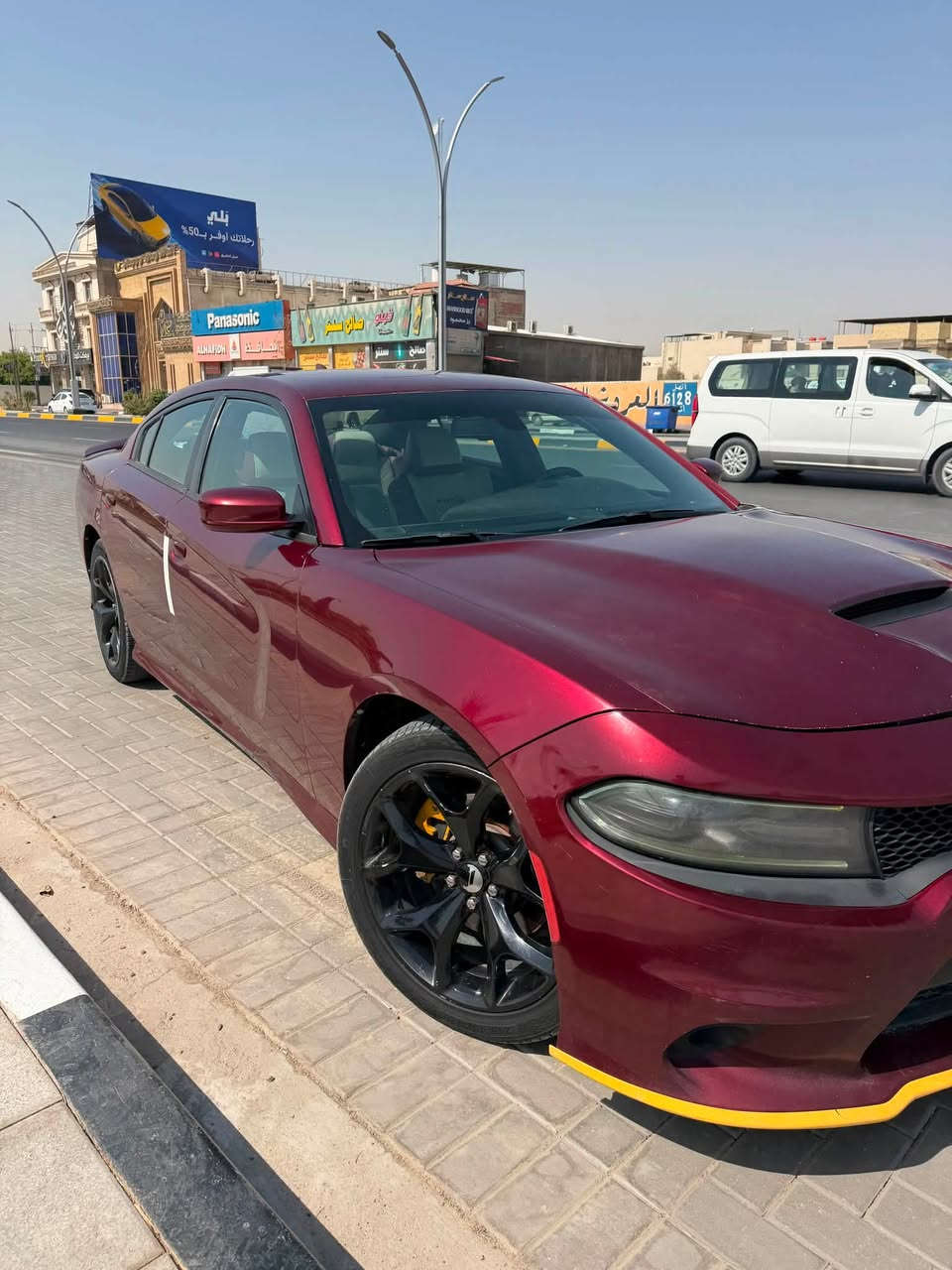 🚗 للبيع: 
دوج جارجر GT موديل 2019 (وارد أمريكي) 🚗
السيارة دوج جارجر GT مميزة جداً بحالتها ونظافتها، 
وجاهزة للاستخدام مباشرة دون الحاجة لأي مصاريف.

المواصفات والتفاصيل:

النوع والفئة: دوج جارجر GT (Dodge Charger GT)

الموديل: 2019
الرقم والملكية: رقم بغداد والسيارة باسمي (تحويل مكفول).
الوارد: أمريكي
اللون الخارجي: كرزي ملكي مميز جداً
اللون الداخلي: دواخل أبيض ملكي  
الضرر: قطعة واحدة فقط (البنيد)، وباقي السيارة مكفولة.

المميزات: نظام تشغيل عن بعد، حساسات بلادية، والشاشة مبرمجة للغة العربية بالكامل.

الوضعية الميكانيكية: المحرك، الكير، والتبريد بحالة ممتازة وبشرط الفحص.
السعر المطلوب: 21,800$ (دفترين و18 ورقة)
مكان التواجد: البصرة 📍
للمعاينة والاستفسار، يرجى التواصل عبر الرسائل الخاصة أو الاتصال مباشرة على الرقم:📞 ***********
