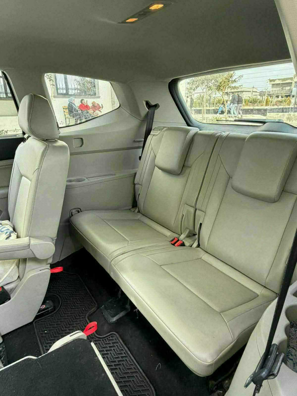 Volkswagen Atlas SE 2019
CLEAN TITLE 
اراوس مع سلفرادو او رام… 
ضرر بسيط بارد بالبابين جهت السايق 
حجم المحرك 6 سلندر
عداد المسافة المشي 50 

المواصفات:
بصمة تشغيل
بصمة أبواب
تشغيل عن بعد (Remote Start)
صندوق شفط كهربائي 
رادار أمامي (تحديد مسار)
رادار جانبي (نقاط عمياء)
رادار خلفي (تحذير من الاصطدام)
تحكم وضعيات القيادة Drive Modes 
تبريد مركزي لمس
كشنات جلد+تدفئة
هاند بريك بصمة
Android Auto 
Apple Car Play 
مانع انزلاق+ABS
شاشة كبيرة لمس
رادار خلفية+ كاميرا 
تحكمات استيرن
اوتو ستارت Auto start 
اوتو ستوب Auto Stop 
وبقية المواصفات المعروفة
الاتصال ***********

كل بانزين عادي حت مكتوب ع قبق البانزين
