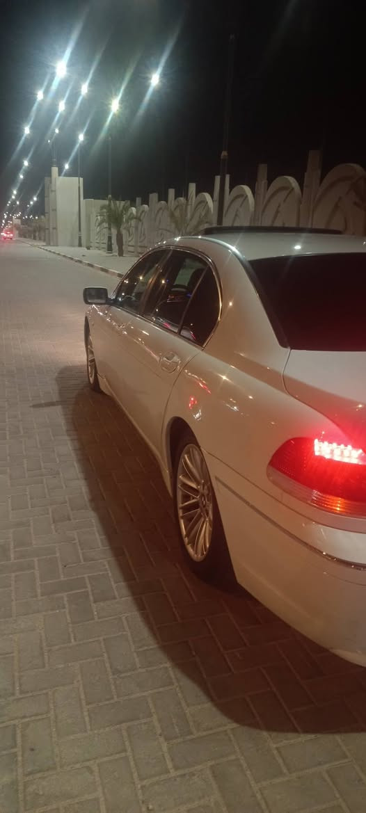 سيارة بي ام باخرة 745 Vip فول مواصفات  كير محرك تبريد شرط مايتواجه معدل السرعه 250قابل للزياده   بيه گصه وحده  السياره كلها على البلاد الحماوه الضهر ويه التبريد 95 /90 انطيك ضمان اذا تحمه السياره ترجع متومه رقم وشاصي وسنويه طبق الاصل ارقام اصولي  السعر 45قابل للتفاوض  للتواصل الاتصال على ***********
