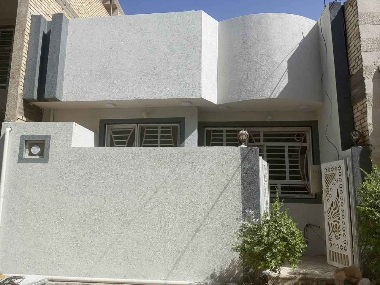 الهم صلي على محمد وال محمد  
مستعدون لصبغ الدور من الداخل والخارج

بناء جديد او بناء قديم انسب الاسعار بدون امتار 

 والبيبان والشبابيك الحديد مع تنظيفها القطعه سعرها من (25الى 35)الف

جميع انواع الصبغ عمل فقط او كرسته وعمل بأنسب الاسعار تحب تستفسر تفضل خاص او

 تصل على الرقم وتساب ***********
