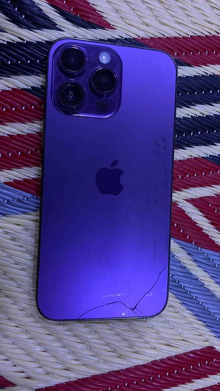 ايفون 14 برو ماكس للبيع فقط 🔋 بطارية 85 حقيقيه وليسه معلاية مبدل بي فقط شاشة وضهر بي فطر وعده ممـِْט الكامرات مكسوره  وشغاله مال زوم البعيد سعر 750 بي مجال شي بصيط *********** واتساب  عنواني بصرة براضعية
