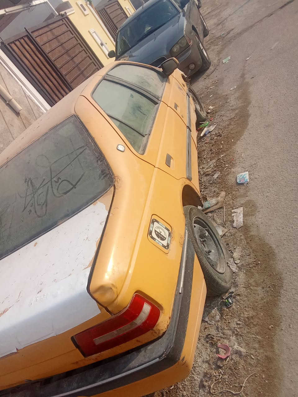 بيجو 405 للبيع الساره كطعت نار فيت بم وطفت 
السياره طافيه مديل 12
راعيه راح رقمه من عندي ابعيع هيج كوم حديد كهربائيات كله شغاله بس السياره ماتشتغل السعر 8 اوراق
مكاني البصره 
***********

