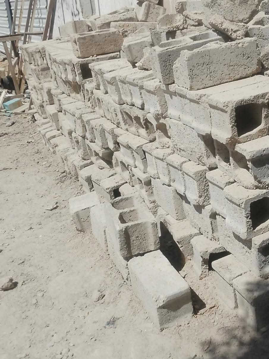 السلام عليكم اخوان ذني البلوكات للبيع تقريباً عددهن 500بلوكه إلي يريدهن هذا رقمي *********** بي واتساب

