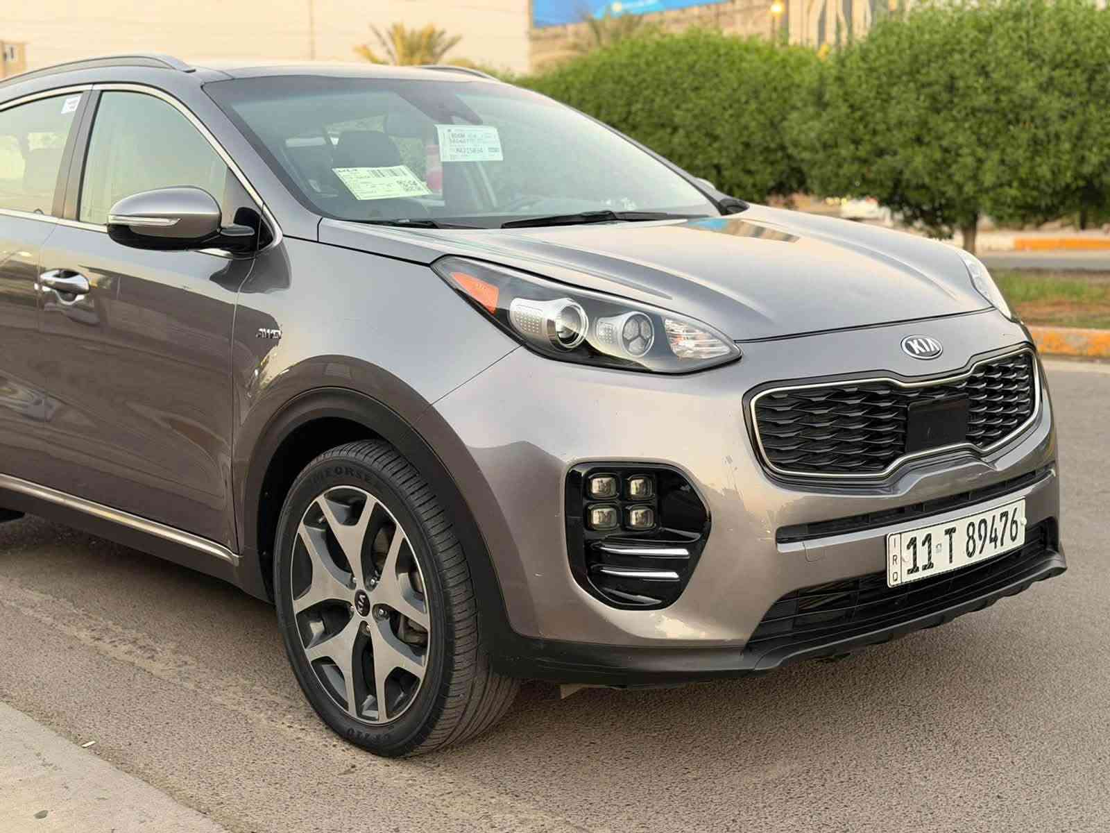 السلام عليكم للبيع كيا سبورتج SX اعلى فئه فول الفول وارد امريكي حادث جاملغ امامي فقط ماشيه 100 بدون ضرر داخل شرط الفحص بدون ايرباك  رقم وسنويه جديد بغداد/ مواصفات/ بصمه / بانوراما/ كراسي جلد وكهرباء وتبريد وتدفئه/ جنطه كهرباء / ويل كب جيتي لاينمع تخم تايرات جدد/ تبريد شاشه/ شفتات استيرن/ شاشه كبيره كامره/ تحديد مسار/ رادارات امامي خلفي جانبي/ مكينه 2000 تيربو/ فور ويل/ بعد بيه مواصفات ممذكوره السعر 150 وبيه مجال مكاني بغداد صور الحادث مرفقه. ***********
