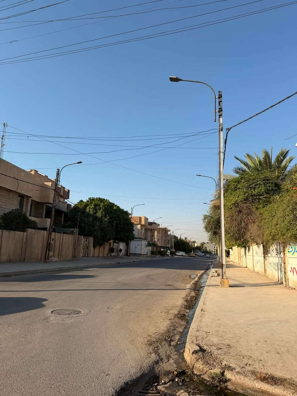 دار للبيع موقع مميز جدا حي الضباط 

المساحة 480 متر ركنين ع 3 شوارع 

سند طابو ملك صرف 

الدار يصلح مجمع طبي مدرسة اهلية 
 روضه 

مكتب العمران سايدين السكر

***********
***********
