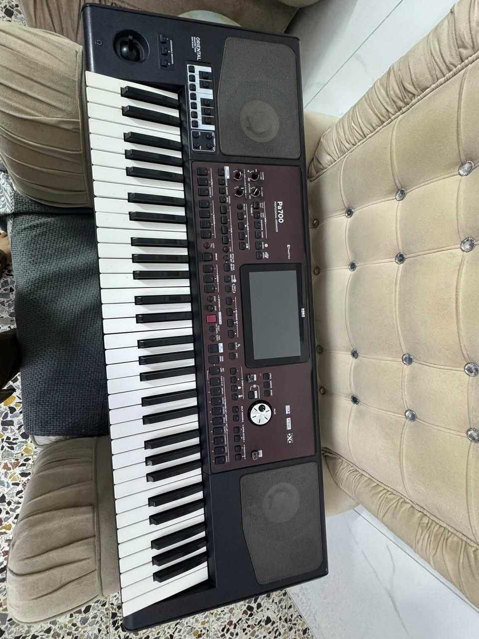 سلام عليكم
Korg pa700
للبيع او مراوس بـMG1
مفتوح بس تنضيف 
بس بي كبسات من التشريق وحده منهن شويه تشكل 
والستاي بلاي شوي يشكل 
يعني يردالهن تنضيف
والجهاز مامصلح بس مفتوح تنضيف 
قطره لحيم مابي .

مكاني بغداد 
سعره 8وبي مجال 
***********
