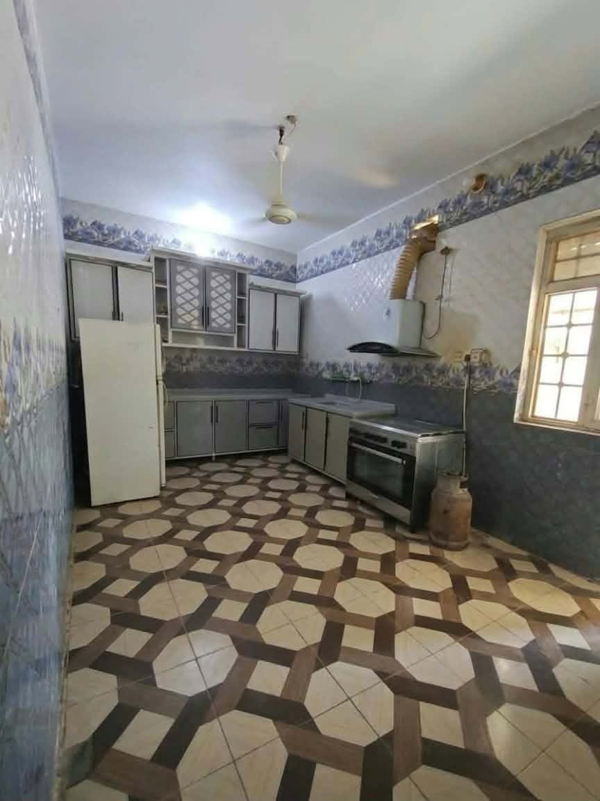 بيت زراعي مساحته 200 سعره 33 وبيه مجال للشراي البيت غرفتين وصاله ومطبخ وحديقة وحمامات داخلية وخارجية وترك ،بناء طابوگ وبلوك والبيت كله سيراميك جاهز،مكان البيت موقعه ع الشارع العام خلف معارض ال نصار، يبعد عن الشارع 100 متر وبيه مولد ذهبي وماي اساله، رقم ***********

نص مكتوب في الصور:
- REDMI NOTE 8 PRO AI QUAD CAMERA