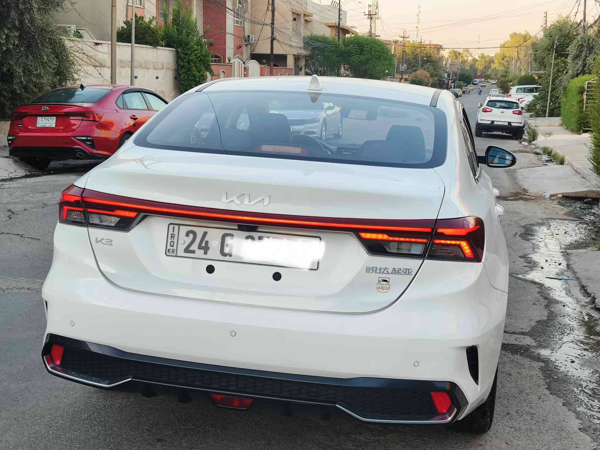 كيا k3 موديل 2024 رقم دهوك باسمي
السياره كفاله عامه ماشيه 17 الف فقط باسمي تحويل مباشر 
المواصفات 
محرك 1500 دبل نوزل 
شاشه وكامره وحساسات امامي وخلفي 
تحكمات ستيرن جهتين 
دشبول الكتروني وتبريد الكتروني ايضا 
كشنات جلد اسود 
4 انظمه للقياده 
لايتات لد وبك لايت لد 
سلايت 
وبعد بيها مواصفات ومواصفاتها معروفه ميحتاج اذكرها 
السعر 142 
***********

