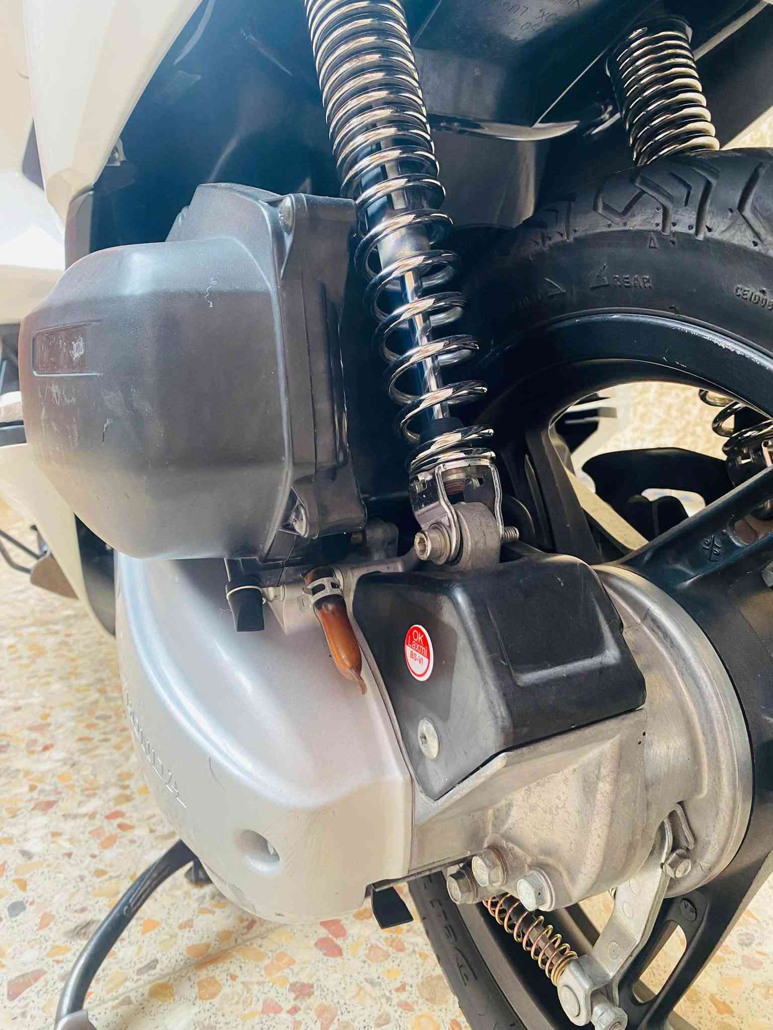 السلام عليكم Pcx150
جيل الثاني ياباني مكينه 150

كفاله عامه 

ماشيه 45

بغداد الحسينيه الراشديه

السعر 18وبيهه مجال بسيط

***********
