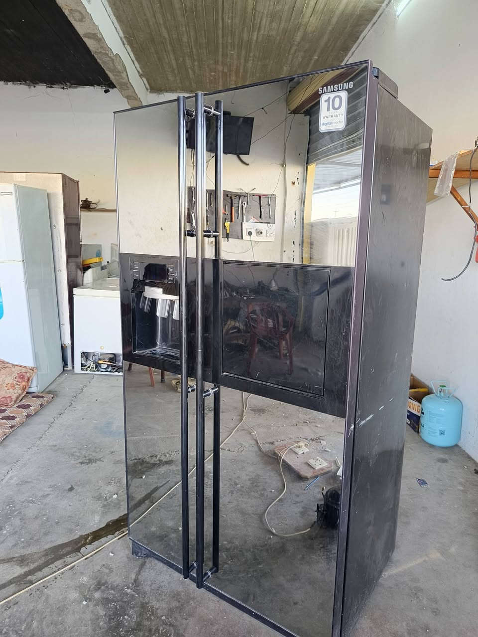 ثلاجه فول نضفه شرط شغل سعر 350الف   رقم الهاتف ***********
