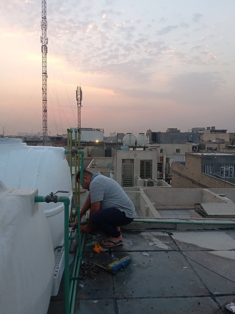 ترتيب كهرباء منازل🏘  بوردات سراكت اناره بوردات سياره شحن 💡  شد وتبديل خزان ماء سخانات تئسيس مفرغه صاروخيه شد صحيات   وتساب *********** ابو جنيد

