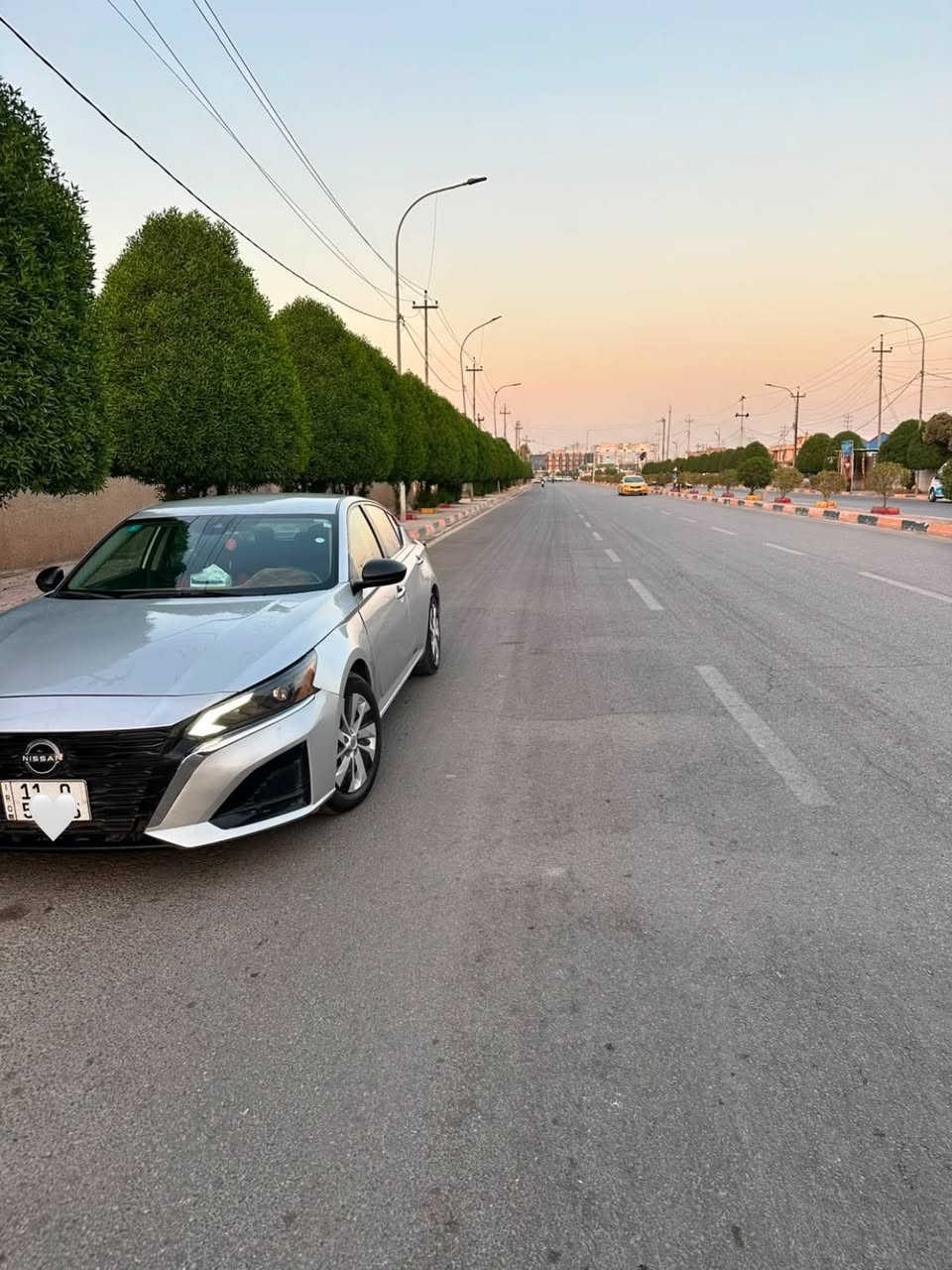 للبيع: نيسان ألتيما 2024 🚗
​ فئة S (الستاندر). 
​أهم المواصفات:
​المحرك: 2.5 لتر، 4 سلندر (أداء قوي واقتصاد مثالي بالوقود).
​الموديل: 2024. 
​ناقل الحركة: Xtronic CVT 
​التقنيات: تشغيل بصمة، شاشة معلومات متطورة، بلوتوث، ومنفذ USB/Type-C.
​الأمان: نظام التحذير من التصادم الأمامي، مكابح طوارئ آلي، ونظام مراقبة ضغط الإطارات.
​الإضافات: مثبت سرعة (Cruise Control)، تحكم كامل من المقود، إضاءة LED نهارية.
​  (ماشية 39.000).
السيارة وراد أمريكي( بدون صبغ  )تعديل بارد فقط شبر جاملغ الخلفي 
​📍 المكان: (ديالى)
رقم بغداد
رقم الهاتف : ***********
