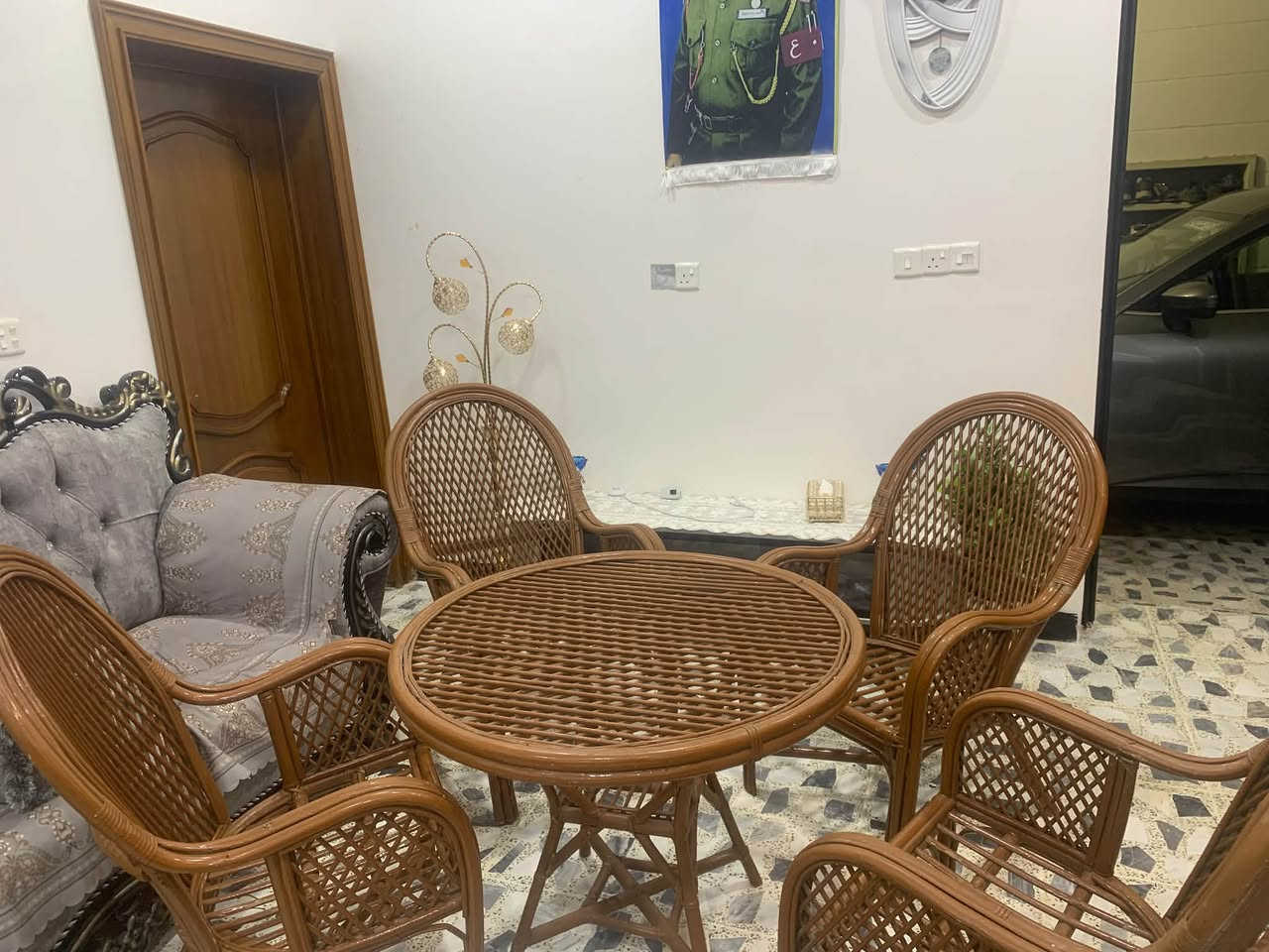 ميز مال بيت يجنن ونضيف حيل لل استفسار ***********
