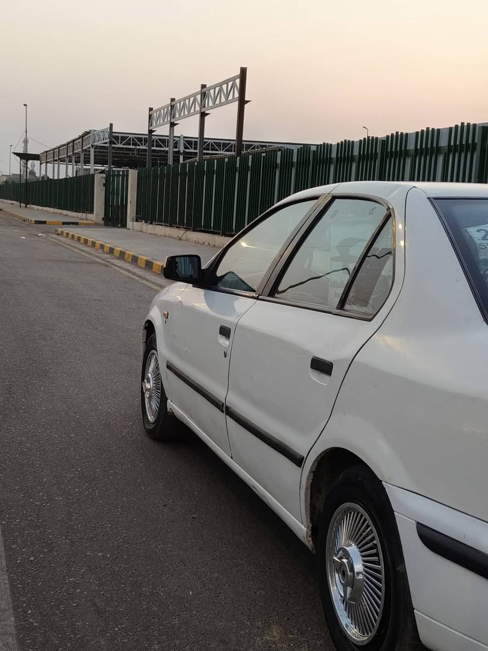 السلام عليكم سمند ٢٠١٠ السياره للبيع سياره مكينه وكير خير من الله بيه ضربه بل بنيد وبل جاملغ مثل ماموضح بل صوره ورجعته بارد السياره مال بيت اروح ورجع بيه لدوام والسياره نضيفه ومتعوب عليه رقم جديد نجف سنويه ل٢٨ شرط المداور ثاني السياره اي ضربه مابيه بس الي موضحه بل صوره تبريد عوزه بس غاز شغال. سعر ٣١وبي مجال بسيط مكاني بل نجف ***********
