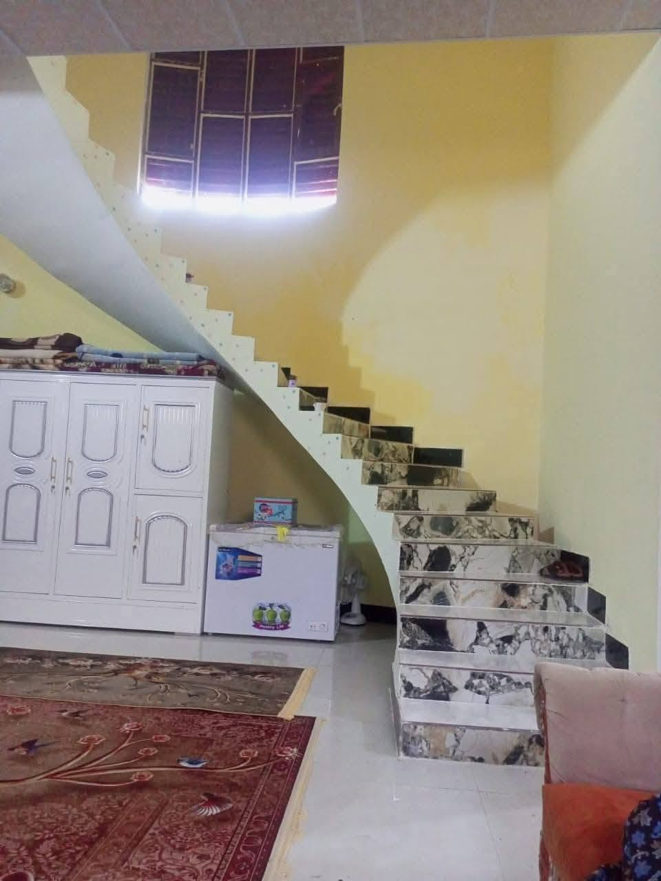 #بيت للبيع
الفظليه قريه الزهراء يبعن عن الشارع العام قطعتين البيت جاهز من كلشي
مساحة ٢٠٠ م
بنائه طابوگ ٢٠٢٤
استقبال جبيره
وصاله جبيره
ومطبخ
وغرفتين كبار
ومنور وحمام داخلي
وكراج
السعر ٦٥ وبيه مجال قليل
***********
